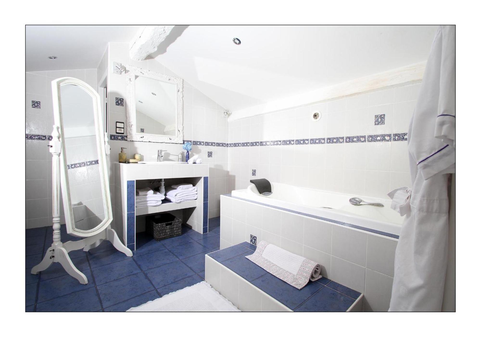 Villa Aimee Luxury Apartments With Heated Pool Vals-les-Bains Δωμάτιο φωτογραφία